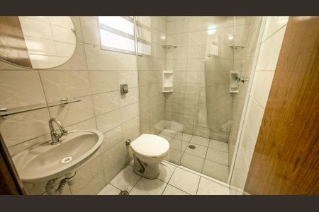 Casa de condomínio à venda com 283m², 4 quartos e 4 vagasBanheiro de serviço