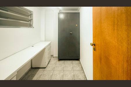 Casa de condomínio à venda com 283m², 4 quartos e 4 vagasEscritório