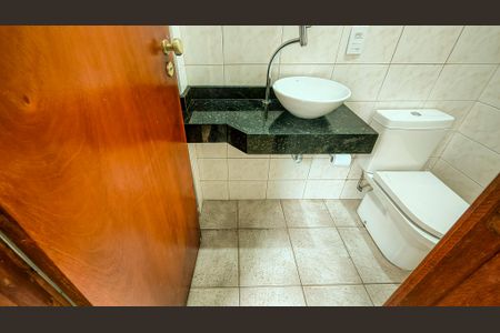 Casa de condomínio à venda com 283m², 4 quartos e 4 vagasLavabo