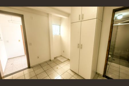 Casa de condomínio à venda com 283m², 4 quartos e 4 vagasQuarto de Serviço