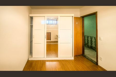 Casa de condomínio à venda com 283m², 4 quartos e 4 vagasQuarto 1