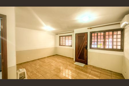 Sala de casa de condomínio para alugar com 4 quartos, 283m² em Jardim Ubirajara, São Paulo