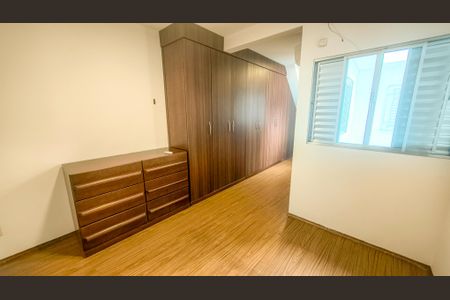 Casa de condomínio à venda com 283m², 4 quartos e 4 vagasSuíte