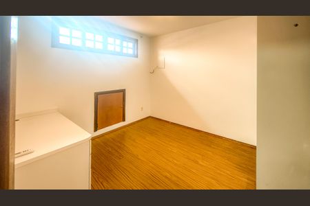 Casa de condomínio à venda com 283m², 4 quartos e 4 vagasEscritório