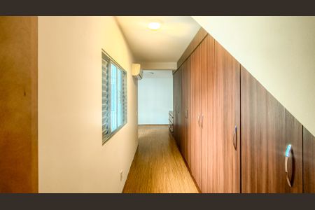 Casa de condomínio à venda com 283m², 4 quartos e 4 vagasSuíte
