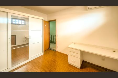 Casa de condomínio à venda com 283m², 4 quartos e 4 vagasQuarto 1