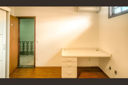 Casa de condomínio à venda com 283m², 4 quartos e 4 vagasQuarto 1