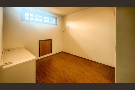 Casa de condomínio à venda com 283m², 4 quartos e 4 vagasQuarto 1