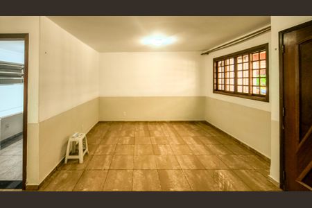 Casa de condomínio à venda com 283m², 4 quartos e 4 vagasSala