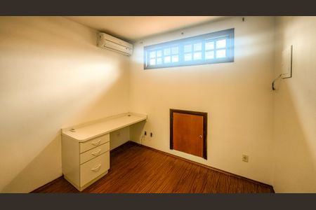 Casa de condomínio à venda com 283m², 4 quartos e 4 vagasQuarto 1