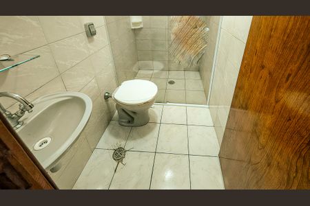 Casa de condomínio à venda com 283m², 4 quartos e 4 vagasBanheiro de serviço