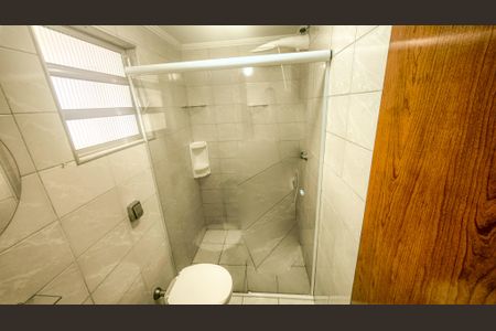 Casa de condomínio à venda com 283m², 4 quartos e 4 vagasBanheiro de serviço