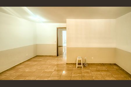 Casa de condomínio à venda com 283m², 4 quartos e 4 vagasSala