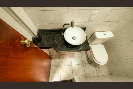 Casa de condomínio à venda com 283m², 4 quartos e 4 vagasLavabo