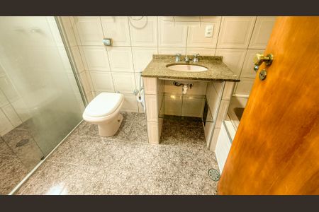 Casa de condomínio à venda com 283m², 4 quartos e 4 vagasBanheiro da Suíte