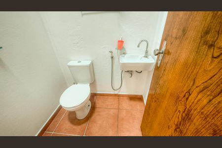 Casa de condomínio à venda com 283m², 4 quartos e 4 vagasLavabo