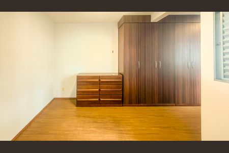Casa de condomínio à venda com 283m², 4 quartos e 4 vagasSuíte