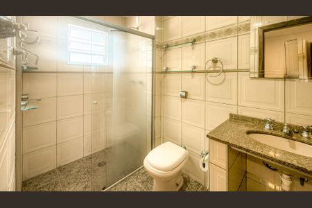 Casa de condomínio à venda com 283m², 4 quartos e 4 vagasBanheiro da Suíte