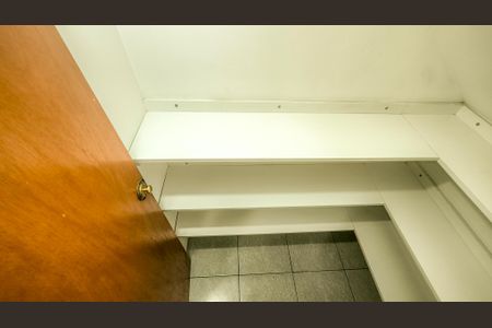 Casa de condomínio à venda com 283m², 4 quartos e 4 vagasDespensa