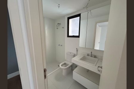Banheiro de apartamento à venda com 2 quartos, 148m² em Vila Progredior, São Paulo