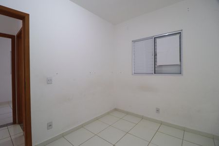 Quarto 2 de apartamento para alugar com 2 quartos, 55m² em Dona Zulmira, Uberlândia