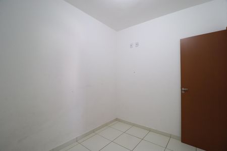 Quarto 2 de apartamento para alugar com 2 quartos, 55m² em Dona Zulmira, Uberlândia
