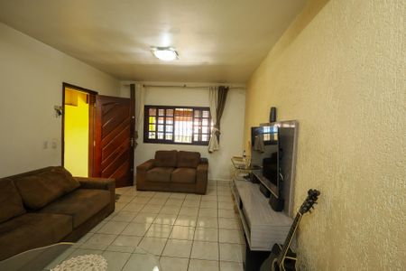 Casa à venda com 167m², 4 quartos e 2 vagasSala 