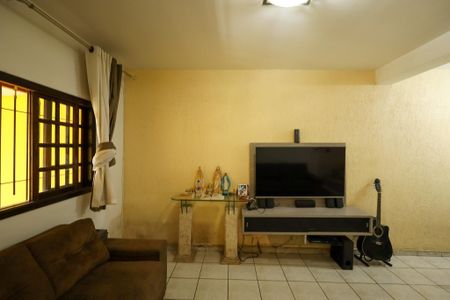 Casa à venda com 167m², 4 quartos e 2 vagasSala 