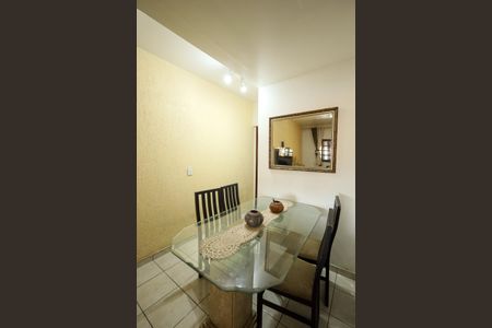 Casa à venda com 167m², 4 quartos e 2 vagasSala 