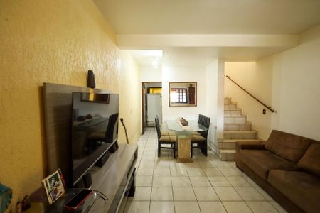 Casa à venda com 167m², 4 quartos e 2 vagasSala 