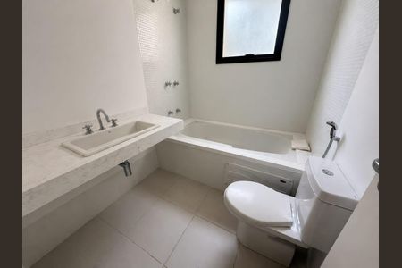 Banheiro de apartamento à venda com 1 quarto, 87m² em Vila Progredior, São Paulo