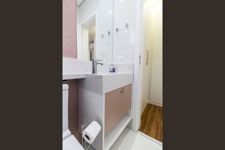 Casa de condomínio à venda com 381m², 5 quartos e 4 vagas Casa de condomínio à venda com 381m², 5 quartos e 4 vagasBanheiro da Suíte