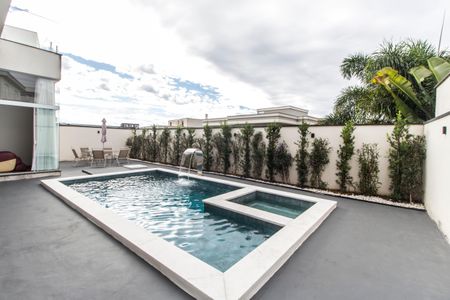 Casa de condomínio à venda com 381m², 5 quartos e 4 vagas Casa de condomínio à venda com 381m², 5 quartos e 4 vagasPiscina