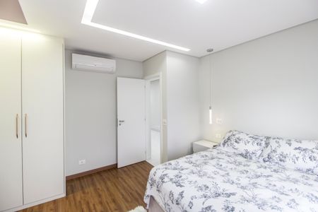 Casa de condomínio à venda com 381m², 5 quartos e 4 vagas Casa de condomínio à venda com 381m², 5 quartos e 4 vagasSuíte 4