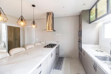 Casa de condomínio à venda com 381m², 5 quartos e 4 vagas Casa de condomínio à venda com 381m², 5 quartos e 4 vagasCozinha