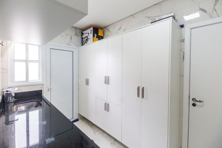 Casa de condomínio à venda com 381m², 5 quartos e 4 vagas Casa de condomínio à venda com 381m², 5 quartos e 4 vagasÁrea de Serviço