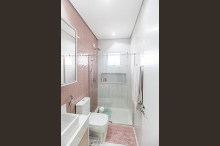 Casa de condomínio à venda com 381m², 5 quartos e 4 vagas Casa de condomínio à venda com 381m², 5 quartos e 4 vagasBanheiro da Suíte