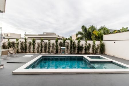 Casa de condomínio à venda com 381m², 5 quartos e 4 vagas Casa de condomínio à venda com 381m², 5 quartos e 4 vagasVista da Sala