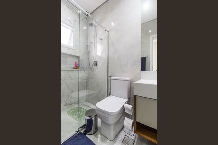 Casa de condomínio à venda com 381m², 5 quartos e 4 vagas Casa de condomínio à venda com 381m², 5 quartos e 4 vagasBanheiro de serviço