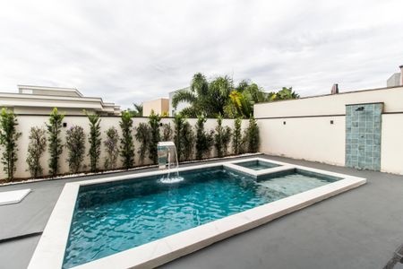 Casa de condomínio à venda com 381m², 5 quartos e 4 vagas Casa de condomínio à venda com 381m², 5 quartos e 4 vagasPiscina