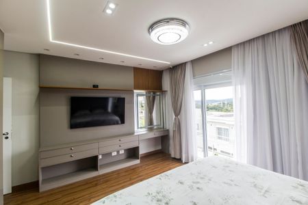 Casa de condomínio à venda com 381m², 5 quartos e 4 vagas Casa de condomínio à venda com 381m², 5 quartos e 4 vagasSuíte master