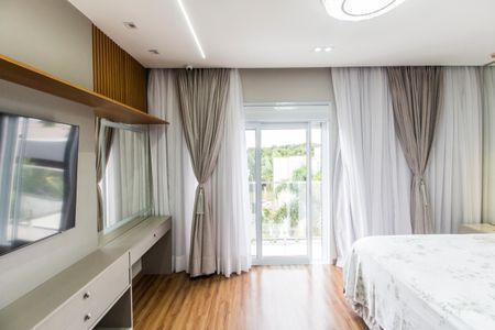 Casa de condomínio à venda com 381m², 5 quartos e 4 vagas Casa de condomínio à venda com 381m², 5 quartos e 4 vagasSuíte master