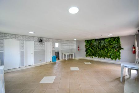 Apartamento para alugar com 45m², 2 quartos e 1 vaga Apartamento para alugar com 45m², 2 quartos e 1 vagaÁrea comum - Salão de festas