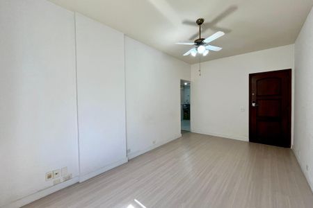 Sala  de apartamento para alugar com 3 quartos, 75m² em Copacabana, Rio de Janeiro