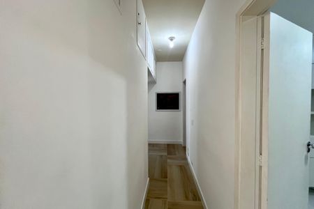 Corredor  de apartamento para alugar com 3 quartos, 75m² em Copacabana, Rio de Janeiro