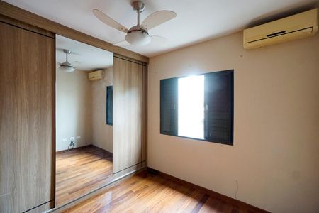 Quarto 01 de casa à venda com 3 quartos, 230m² em Vila Carrão, São Paulo