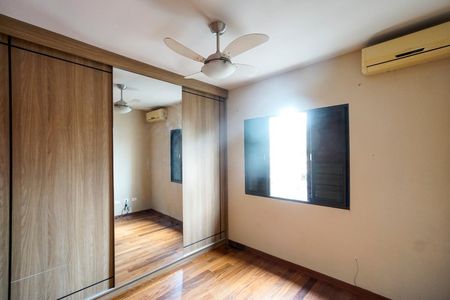 Quarto 01 de casa à venda com 3 quartos, 230m² em Vila Carrão, São Paulo