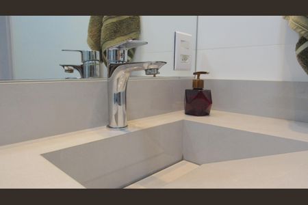 Apartamento à venda com 74m², 2 quartos e 2 vagasBanheiro da Suíte