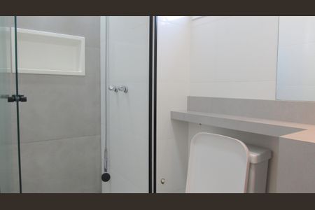 Apartamento à venda com 74m², 2 quartos e 2 vagasBanheiro da Suíte