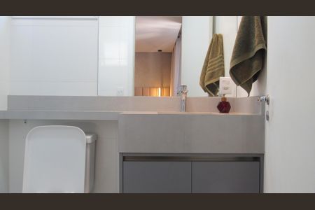 Apartamento à venda com 74m², 2 quartos e 2 vagasBanheiro da Suíte